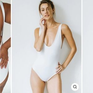 Londre The Minimalist bodysuit - flat white. Size Small, classic fit. NWT.